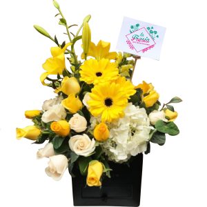 Arreglo de rosas , gerberas y lirios